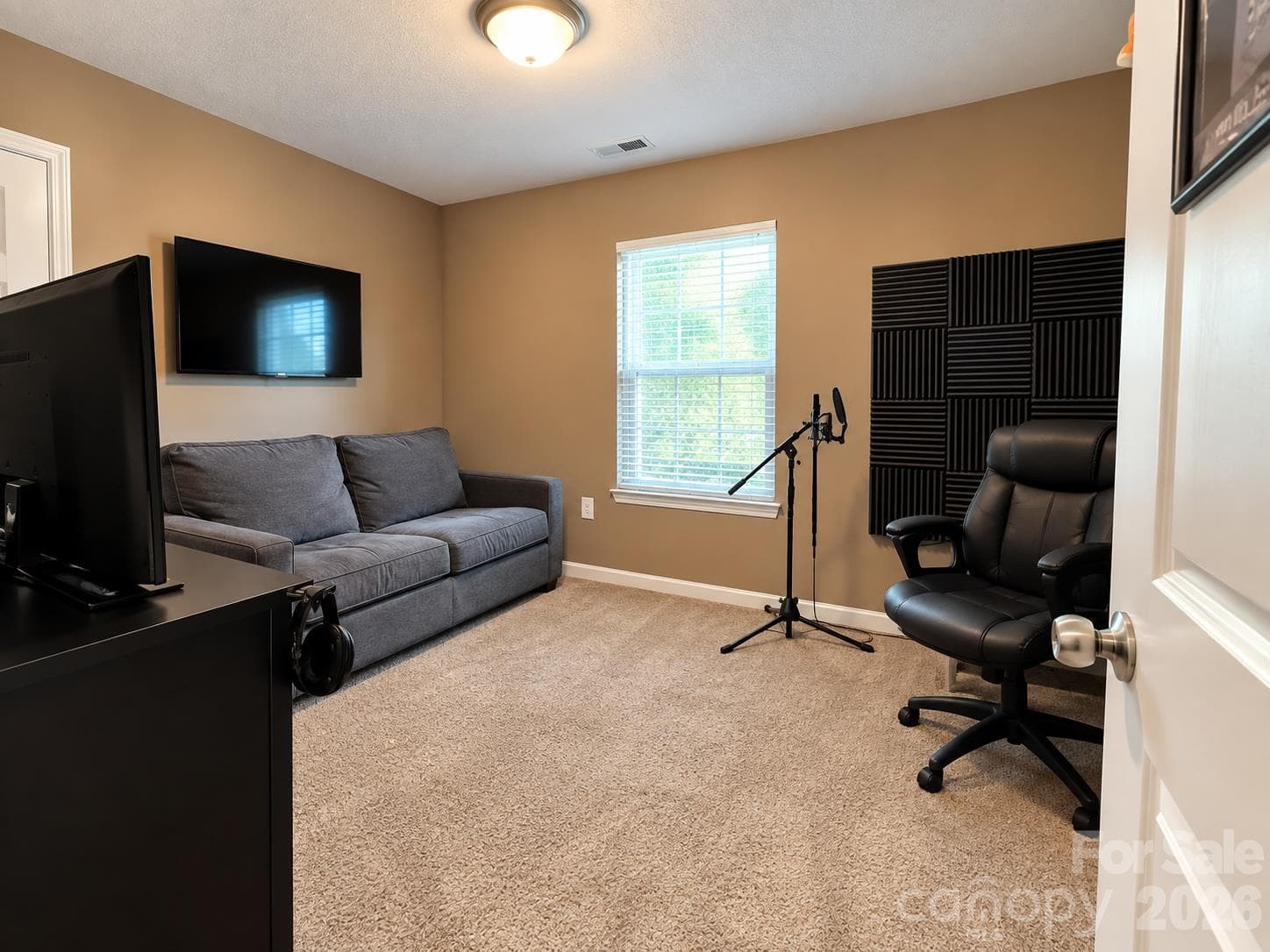 Single Family Residence at 117 Lookout Point Place, Mooresville, photo 7 of 17
