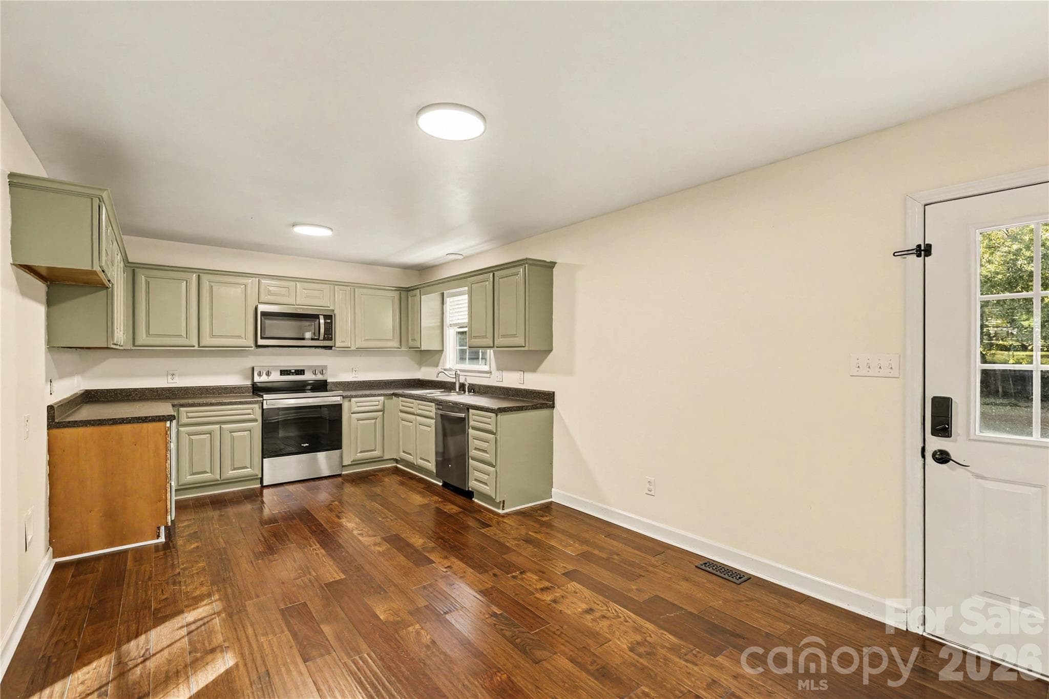 Single Family Residence at 510 Roberts Avenue, York, photo 15 of 42