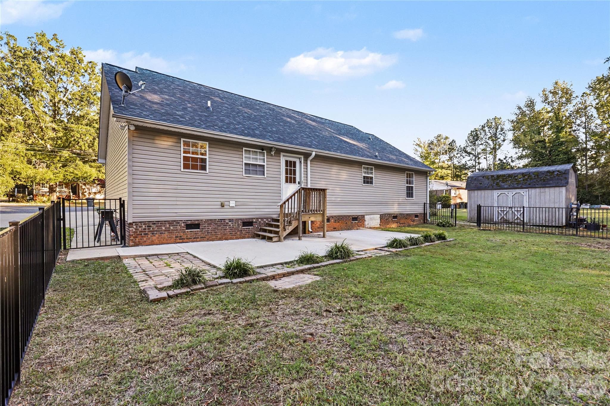Single Family Residence at 510 Roberts Avenue, York, photo 33 of 42