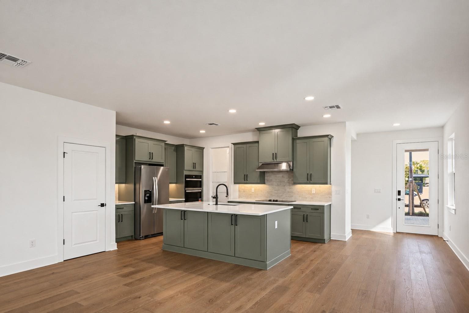 Townhouse at 1585 SANDHILL COURT, PALM HARBOR, photo 2 of 58