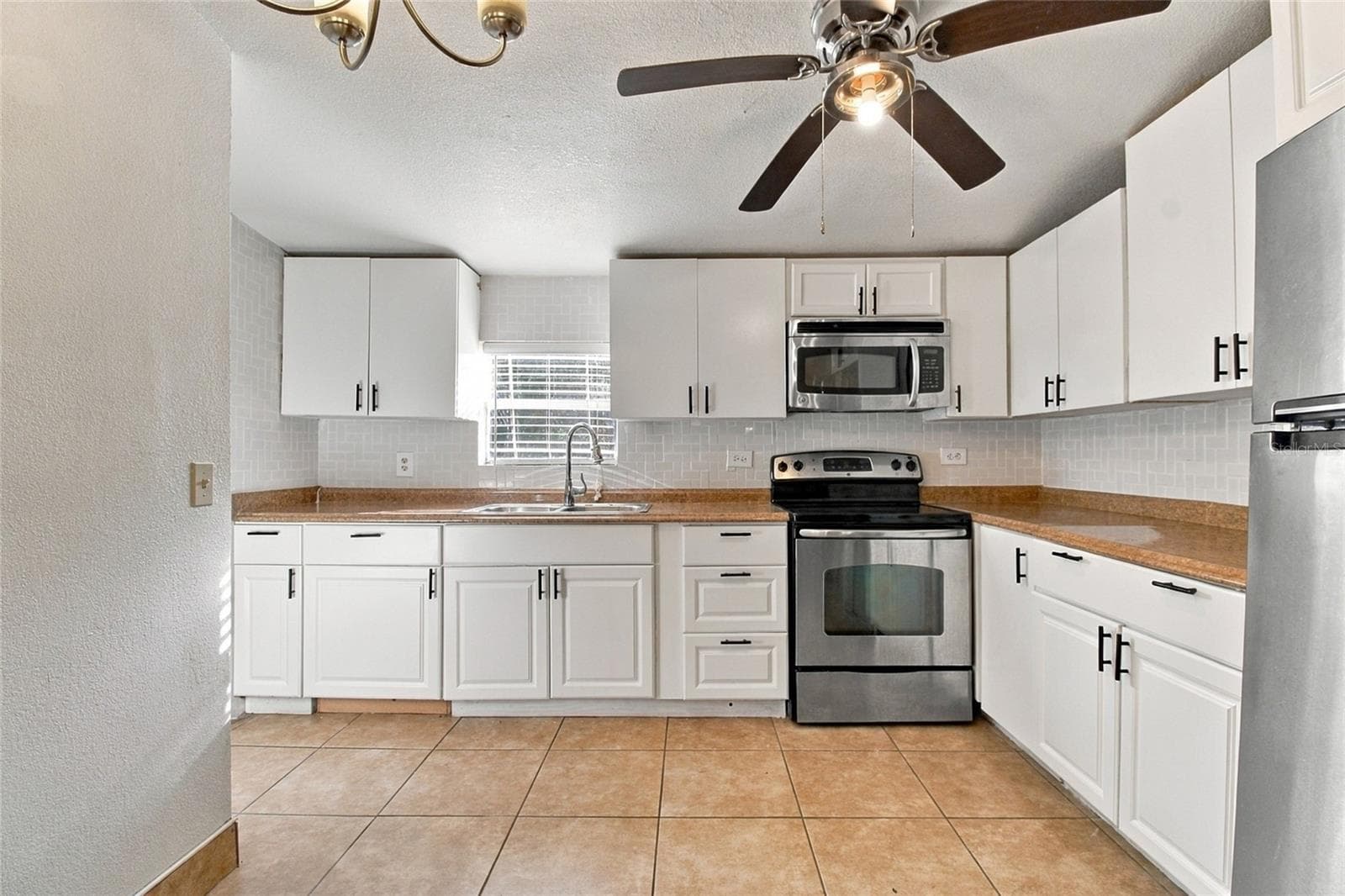 Manufactured Home at 1141 SADDLEWOOD BLVD, LAKELAND, photo 4 of 37