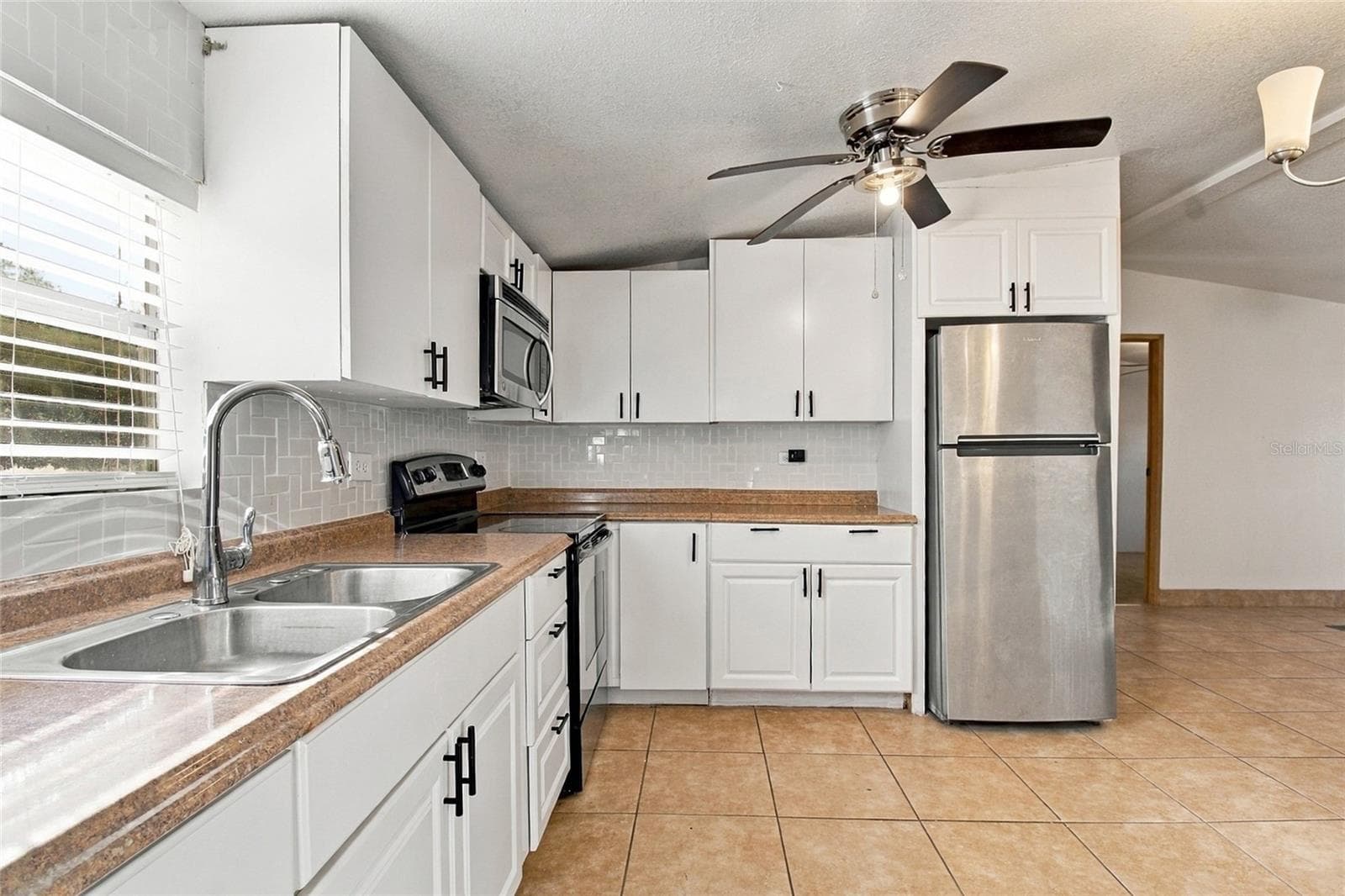 Manufactured Home at 1141 SADDLEWOOD BLVD, LAKELAND, photo 6 of 37