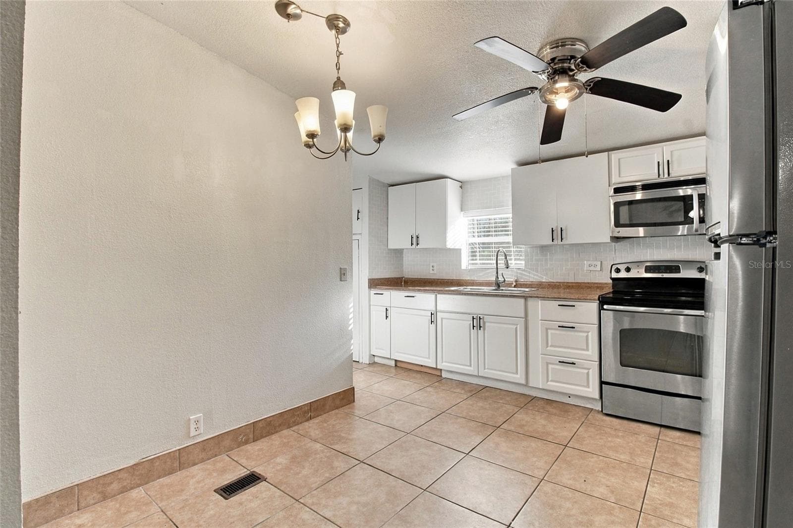 Manufactured Home at 1141 SADDLEWOOD BLVD, LAKELAND, photo 9 of 37