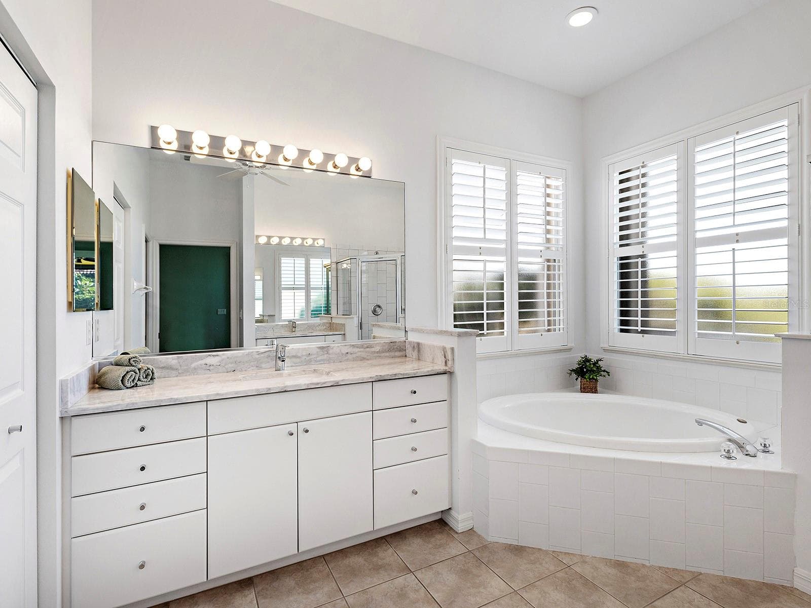 Single Family Residence at 202 RIO TERRA, VENICE, photo 18 of 53