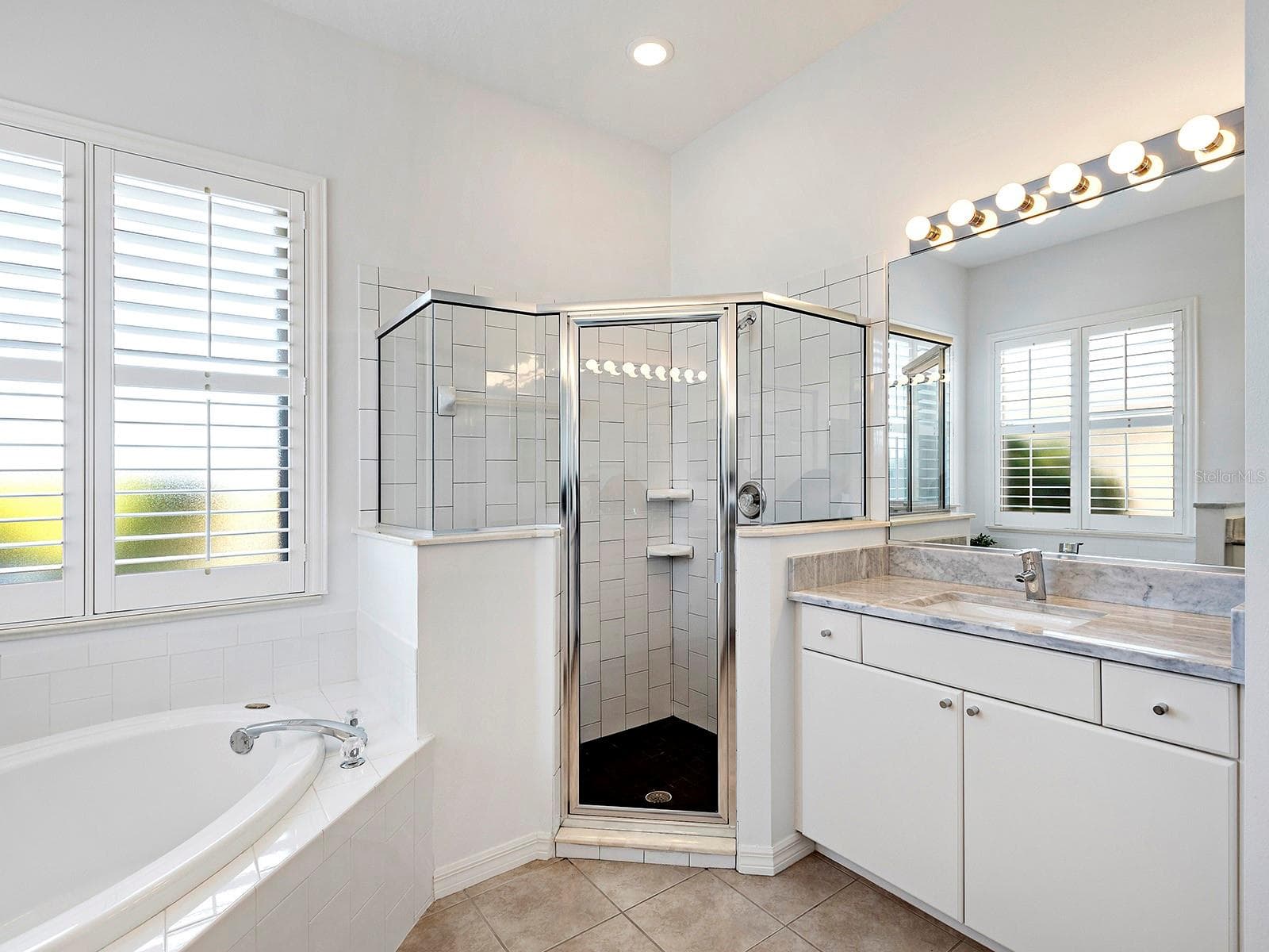 Single Family Residence at 202 RIO TERRA, VENICE, photo 20 of 53