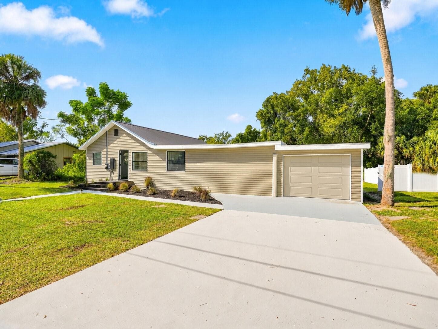 318 NE 4TH ST