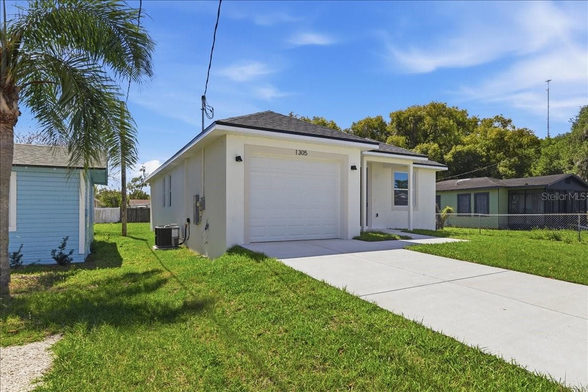 Single Family Residence at 1305 E PARKER ST, LAKELAND, photo 5 of 54