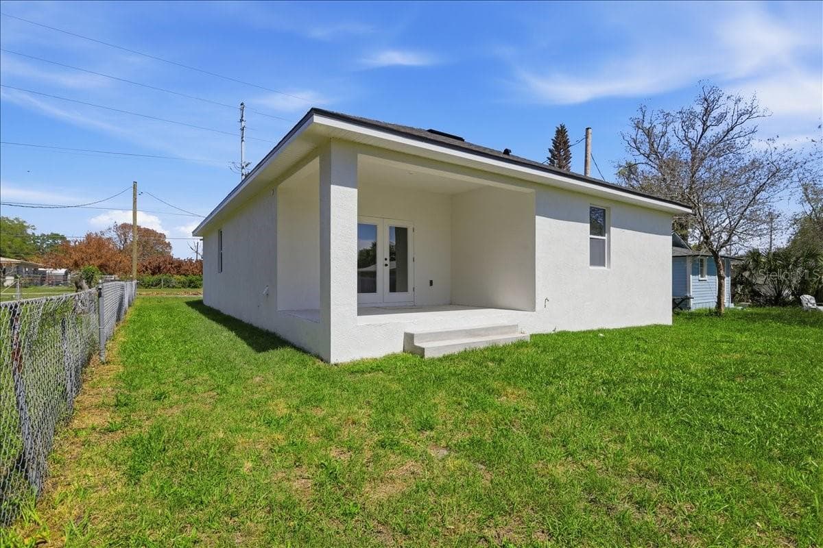 Single Family Residence at 1305 E PARKER ST, LAKELAND, photo 9 of 54