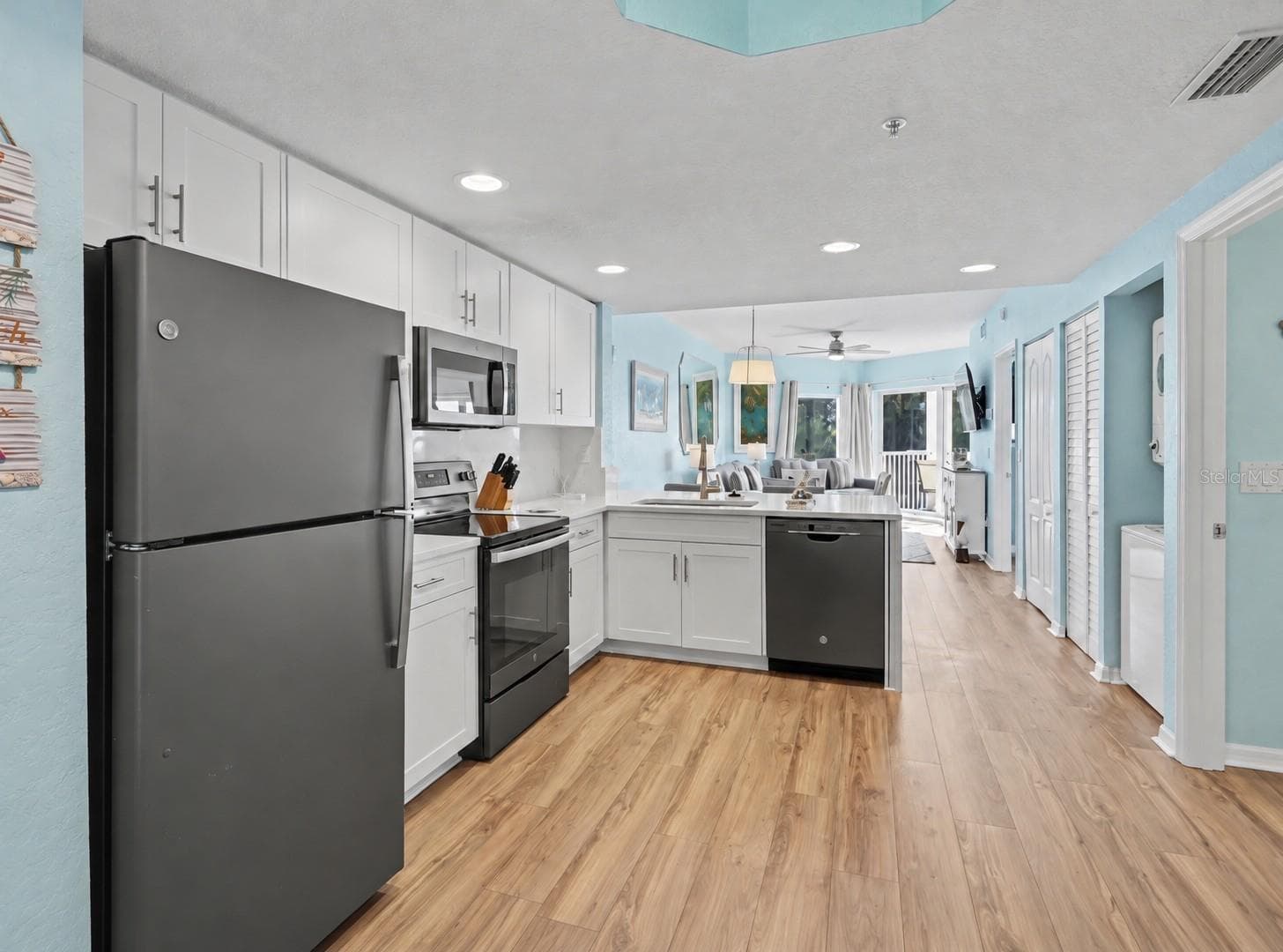Condo - Hotel at 12000 GULF BLVD #403S, TREASURE ISLAND, photo 7 of 48