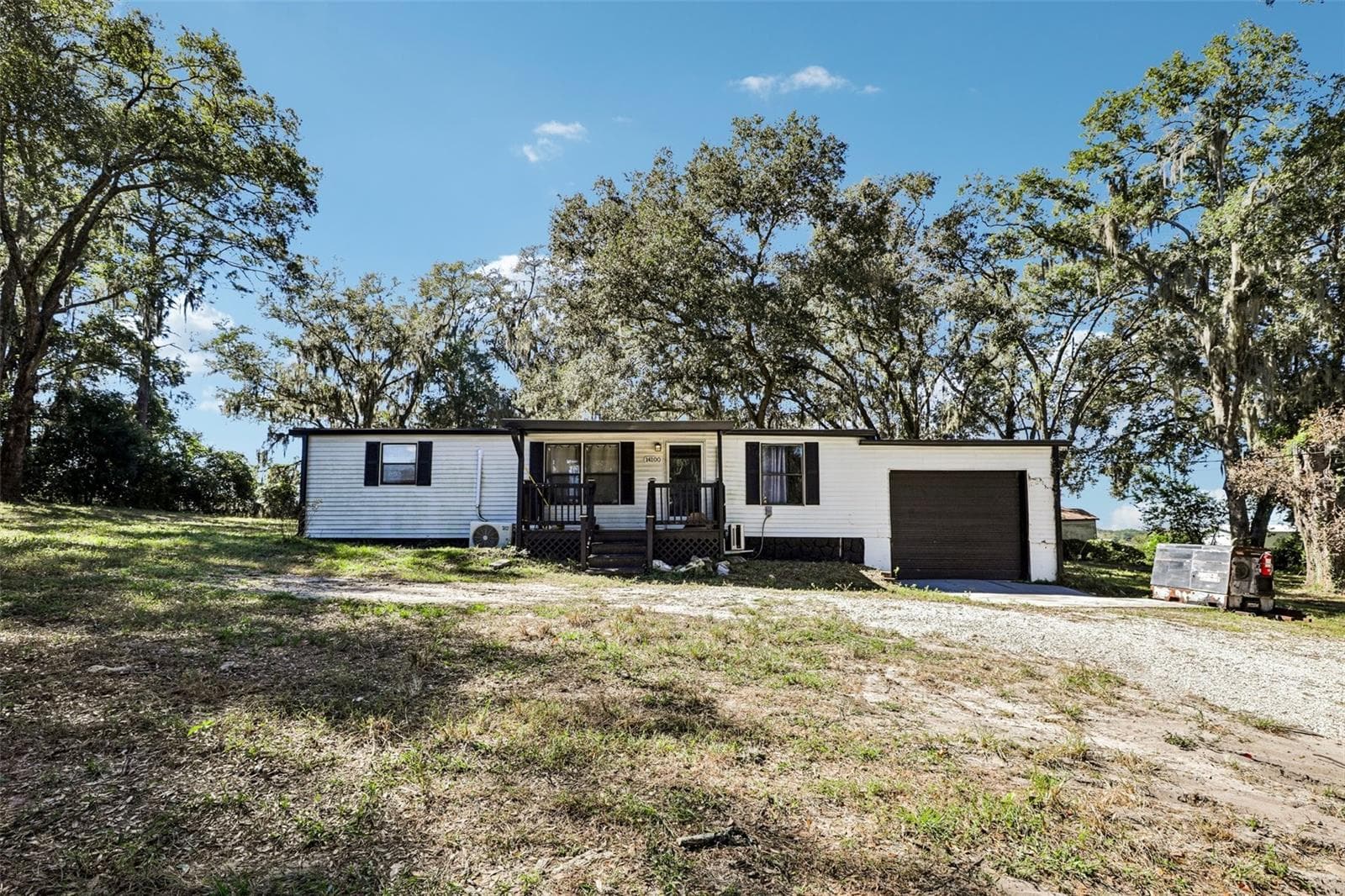 Manufactured Home at 14100 S US HIGHWAY 301, SUMMERFIELD, photo 2 of 44