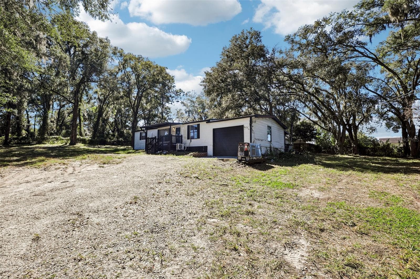 Manufactured Home at 14100 S US HIGHWAY 301, SUMMERFIELD, photo 4 of 44