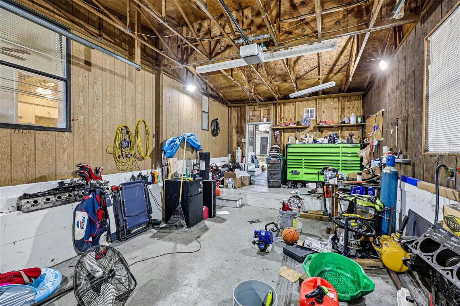 garage/workshop with A/C - 14100 S US HIGHWAY 301, SUMMERFIELD