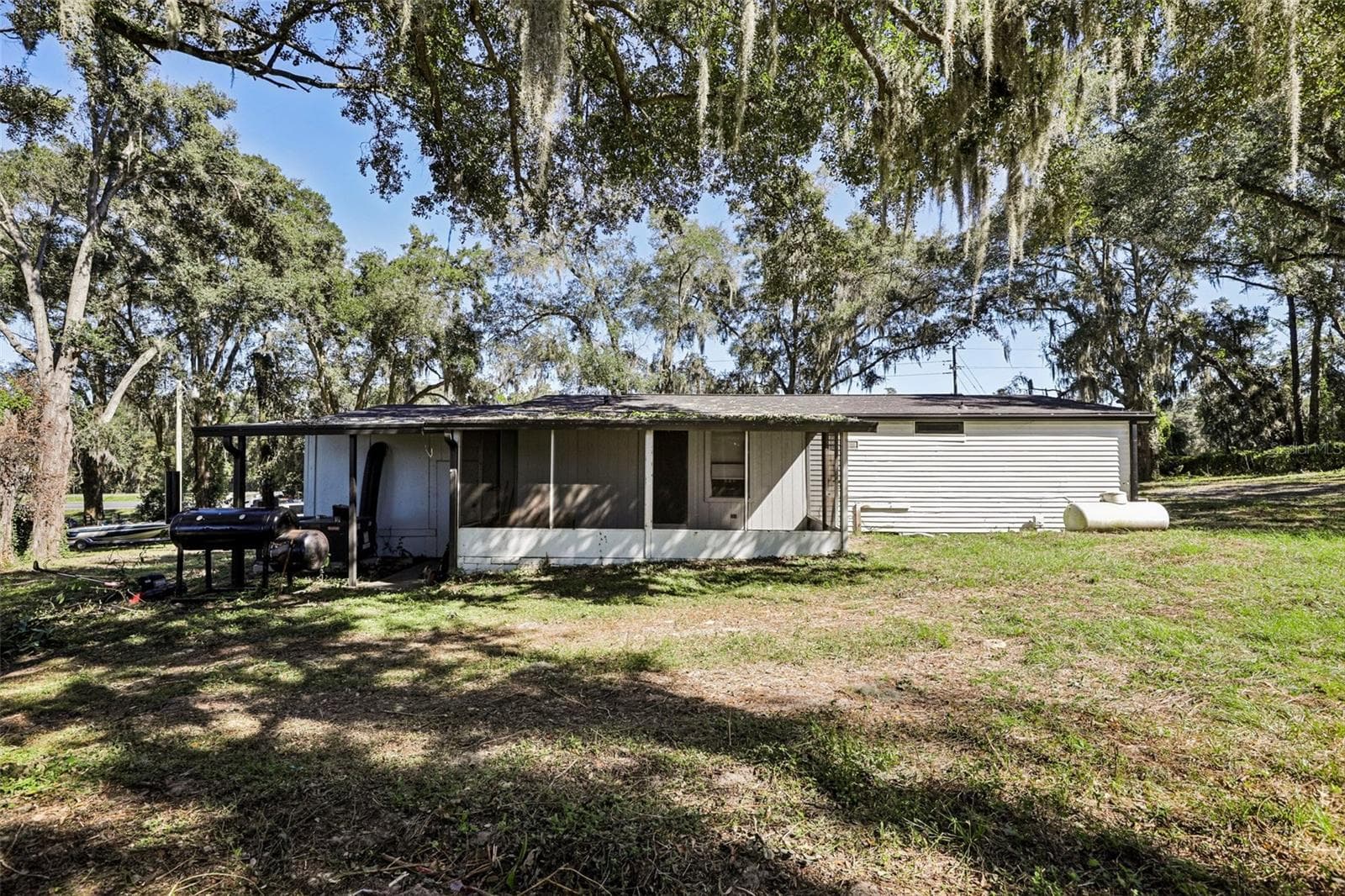 Manufactured Home at 14100 S US HIGHWAY 301, SUMMERFIELD, photo 42 of 44