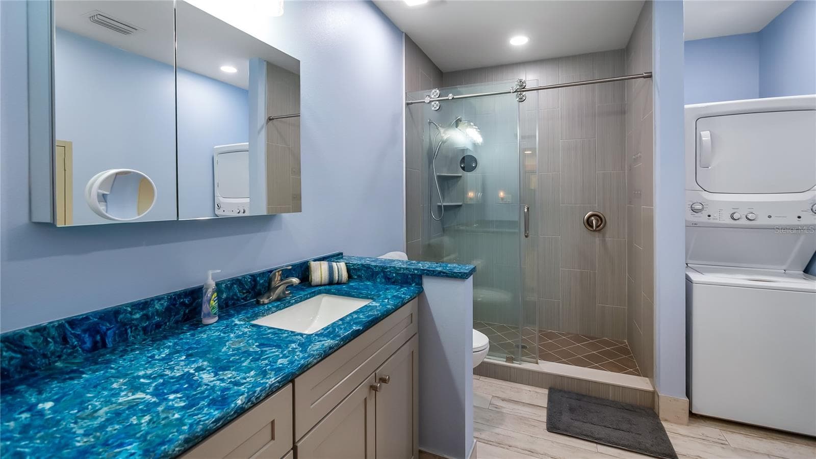 Detached garage and apartment. 2 car parking plus storage. Driveway off Lakeshore drive, little fenced in back yard. Full kitchen, laundry closet. remodeled. Pre wired for generator plug access so it can be run on a generator. - 1730 NITA PL, CLERMONT
