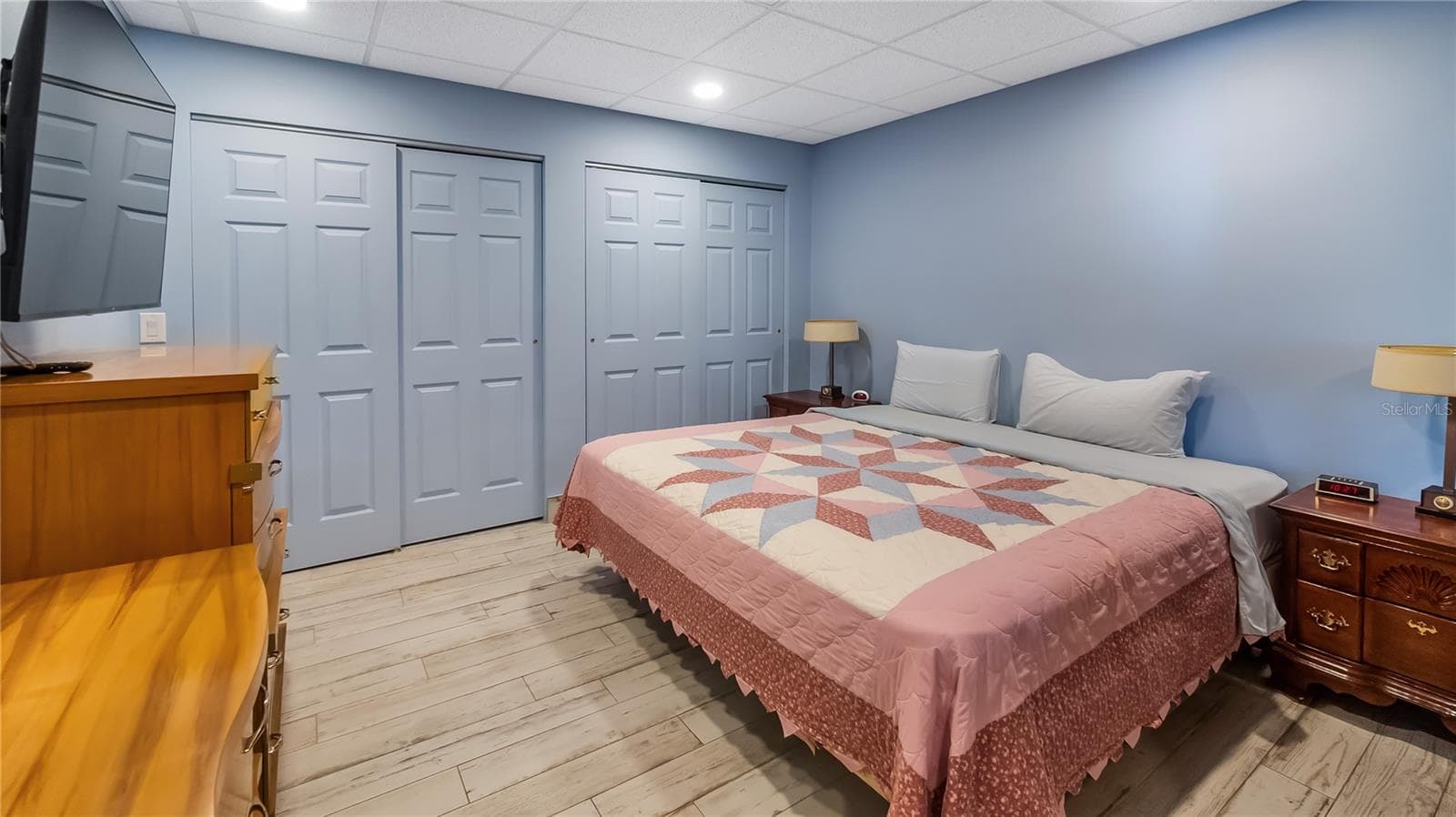 Detached garage and apartment. 2 car parking plus storage. Driveway off Lakeshore drive, little fenced in back yard. Full kitchen, laundry closet. remodeled. Pre wired for generator plug access so it can be run on a generator. - 1730 NITA PL, CLERMONT