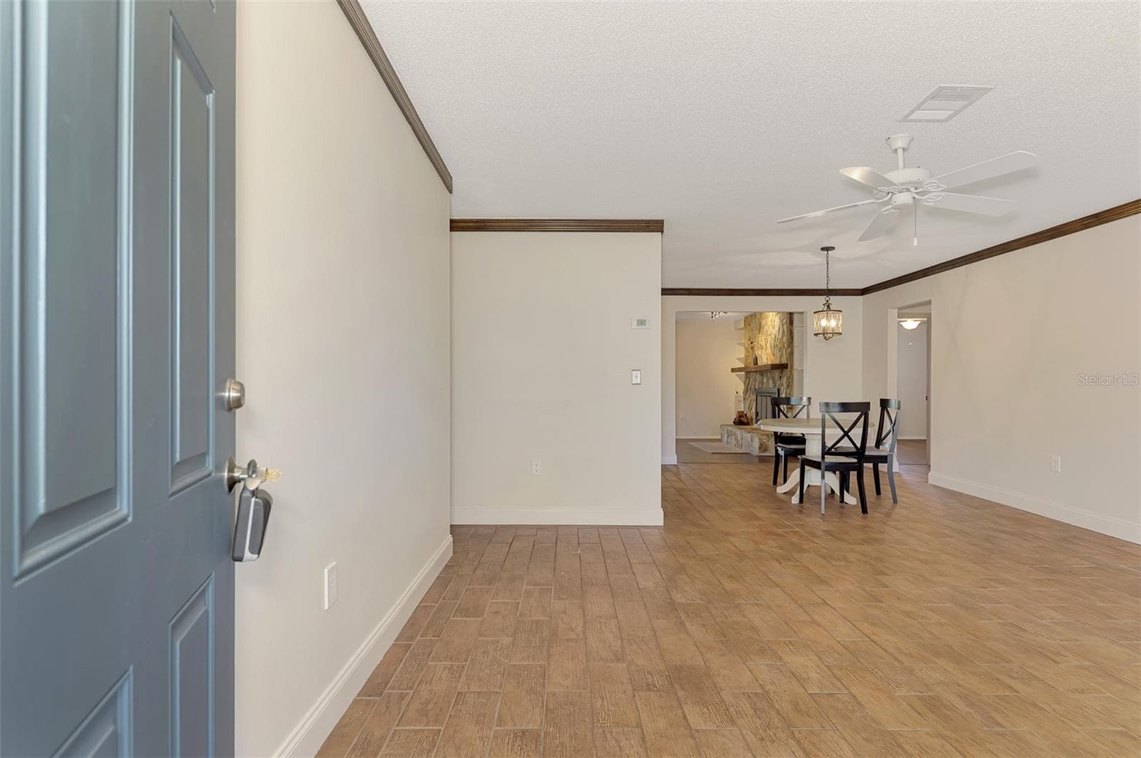 Single Family Residence at 432 EDGEWOOD RD, VENICE, photo 7 of 52