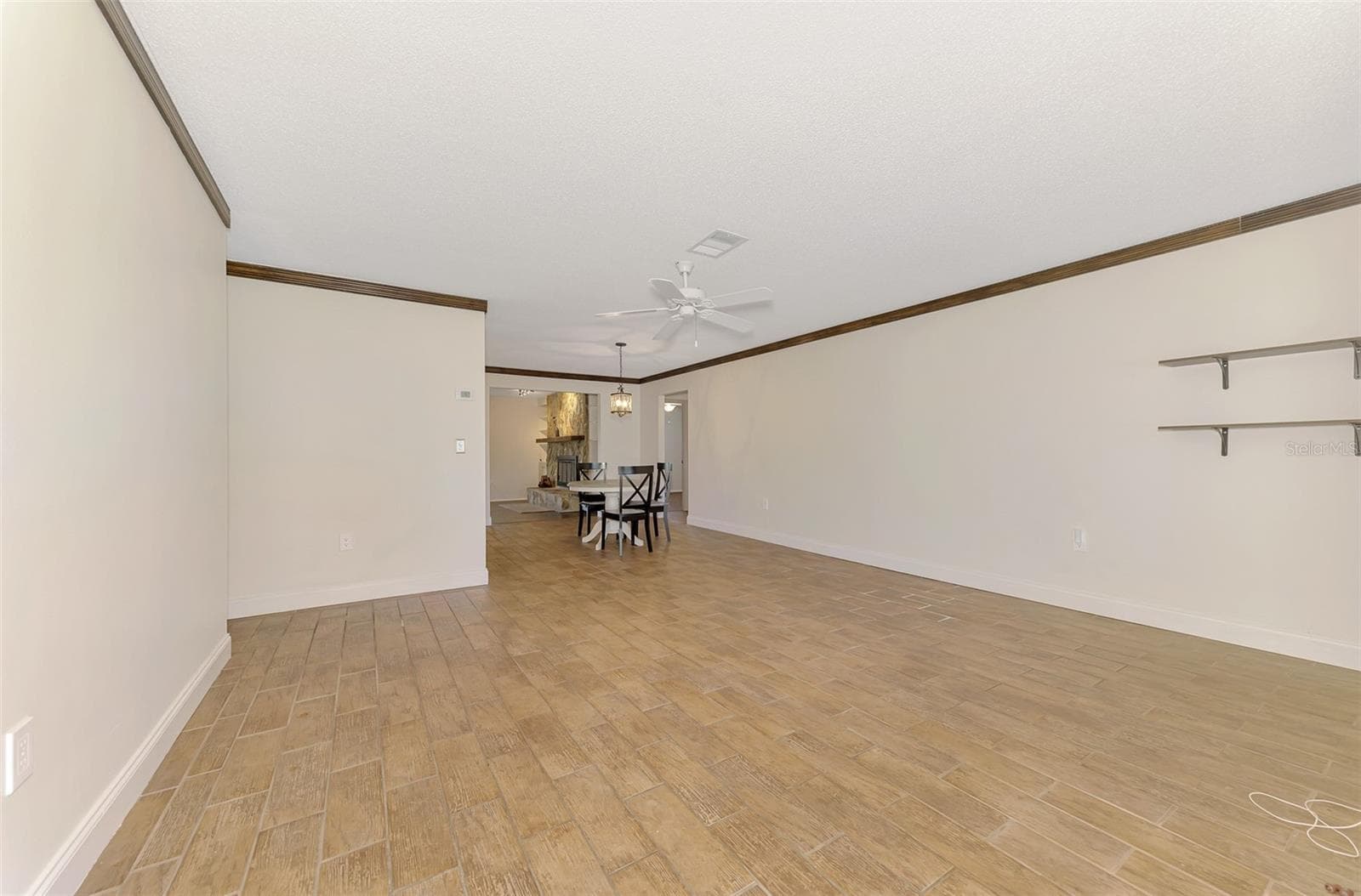 Single Family Residence at 432 EDGEWOOD RD, VENICE, photo 8 of 52