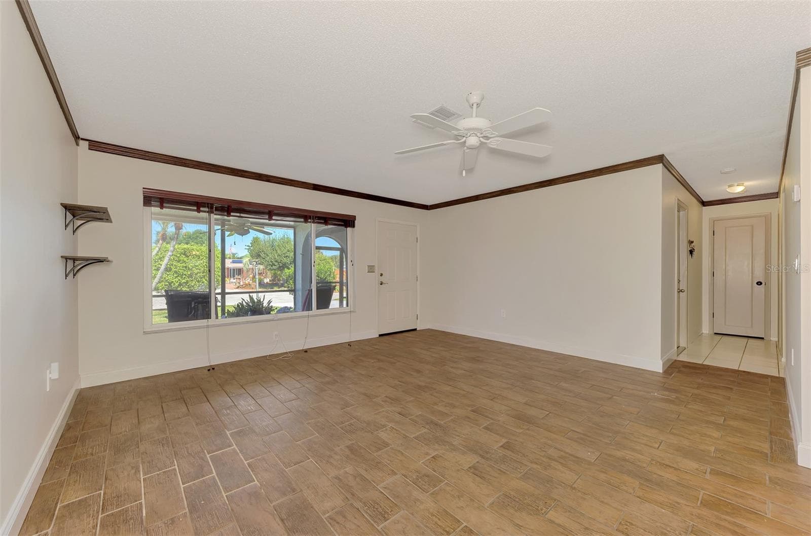 Single Family Residence at 432 EDGEWOOD RD, VENICE, photo 10 of 52