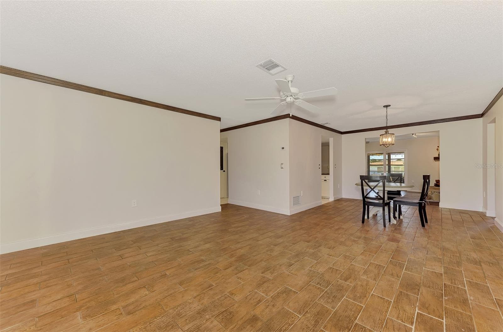 Single Family Residence at 432 EDGEWOOD RD, VENICE, photo 11 of 52