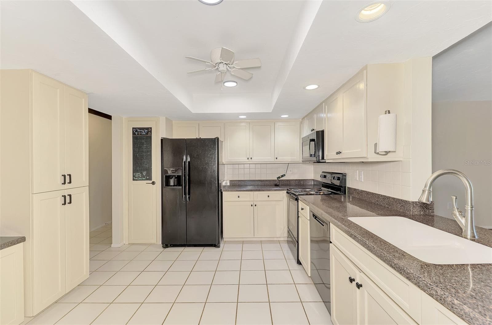 Single Family Residence at 432 EDGEWOOD RD, VENICE, photo 16 of 52