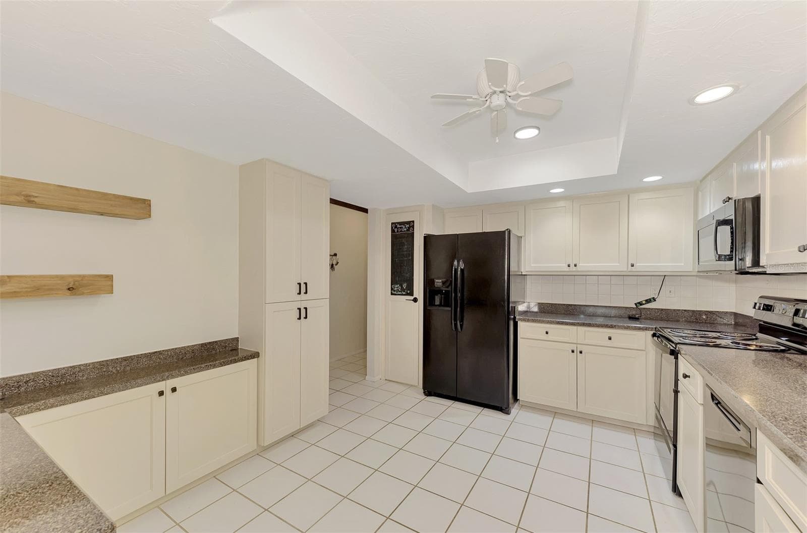 Single Family Residence at 432 EDGEWOOD RD, VENICE, photo 17 of 52