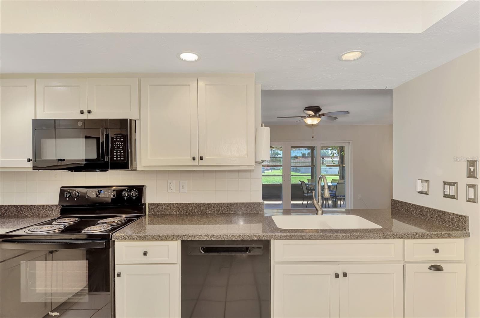 Single Family Residence at 432 EDGEWOOD RD, VENICE, photo 20 of 52