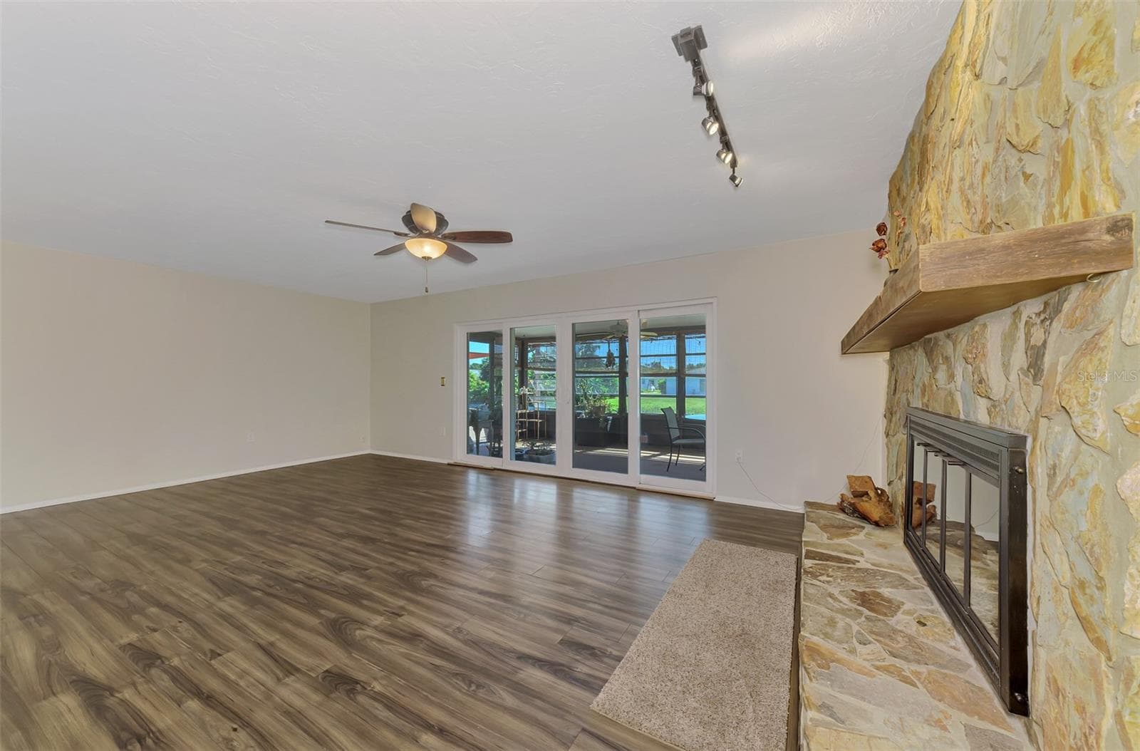 Single Family Residence at 432 EDGEWOOD RD, VENICE, photo 21 of 52