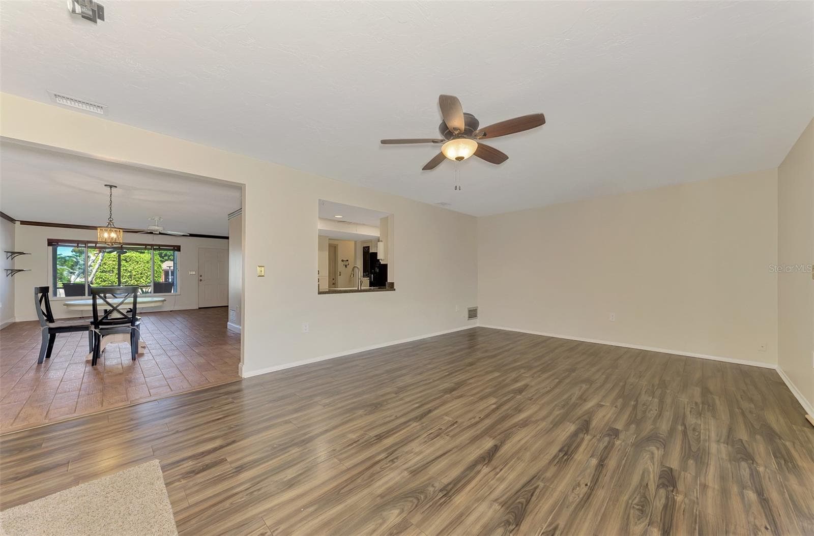 Single Family Residence at 432 EDGEWOOD RD, VENICE, photo 22 of 52