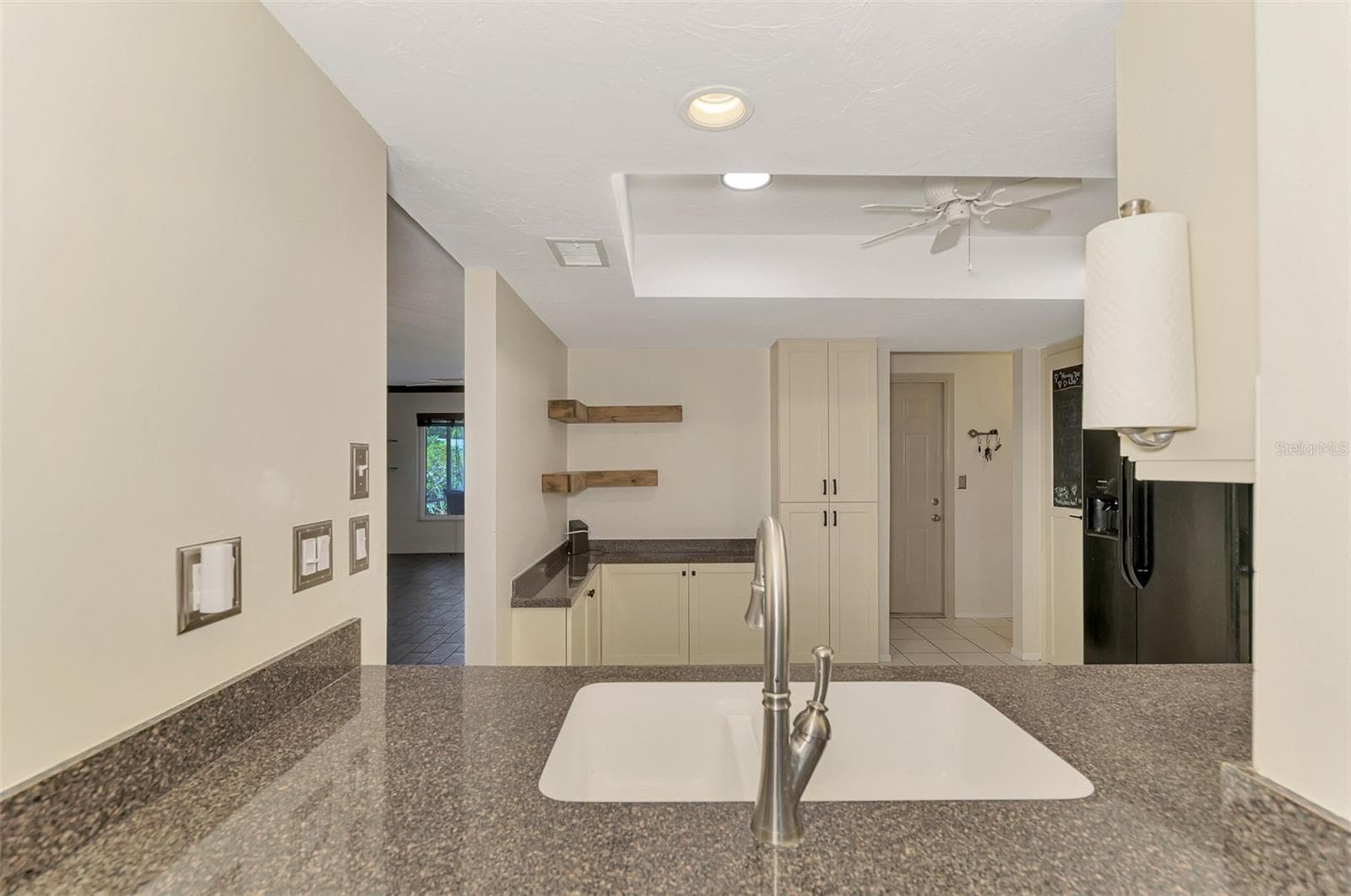 Single Family Residence at 432 EDGEWOOD RD, VENICE, photo 25 of 52