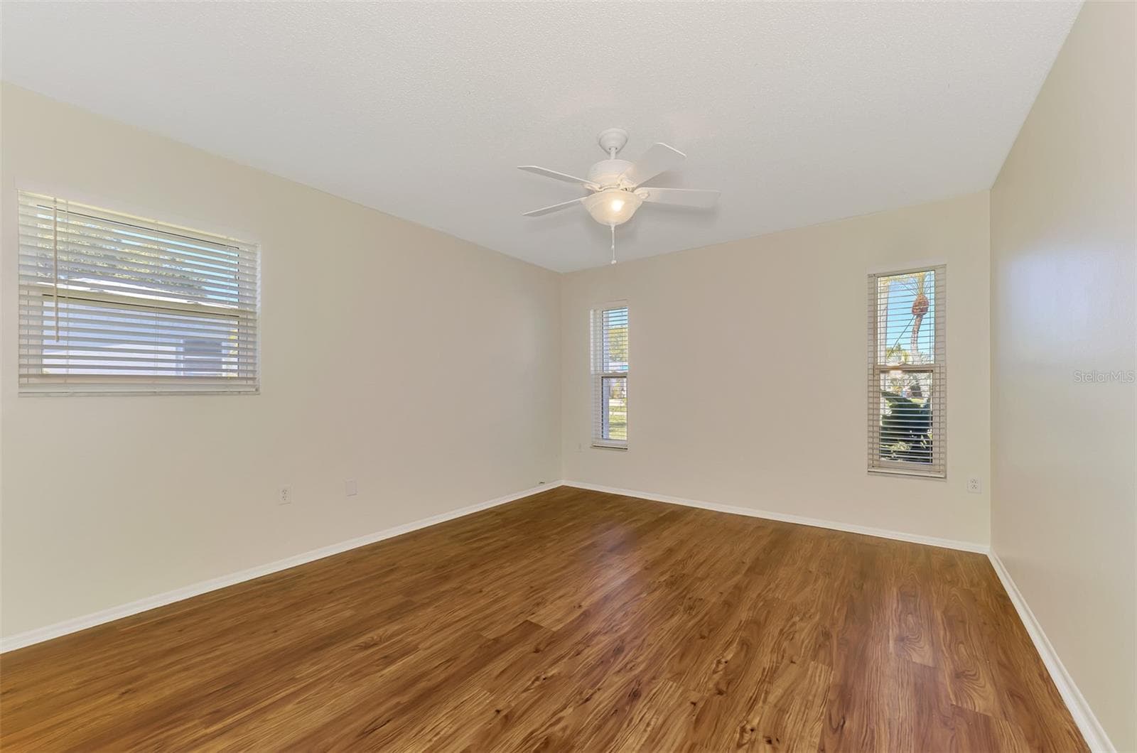 Single Family Residence at 432 EDGEWOOD RD, VENICE, photo 32 of 52