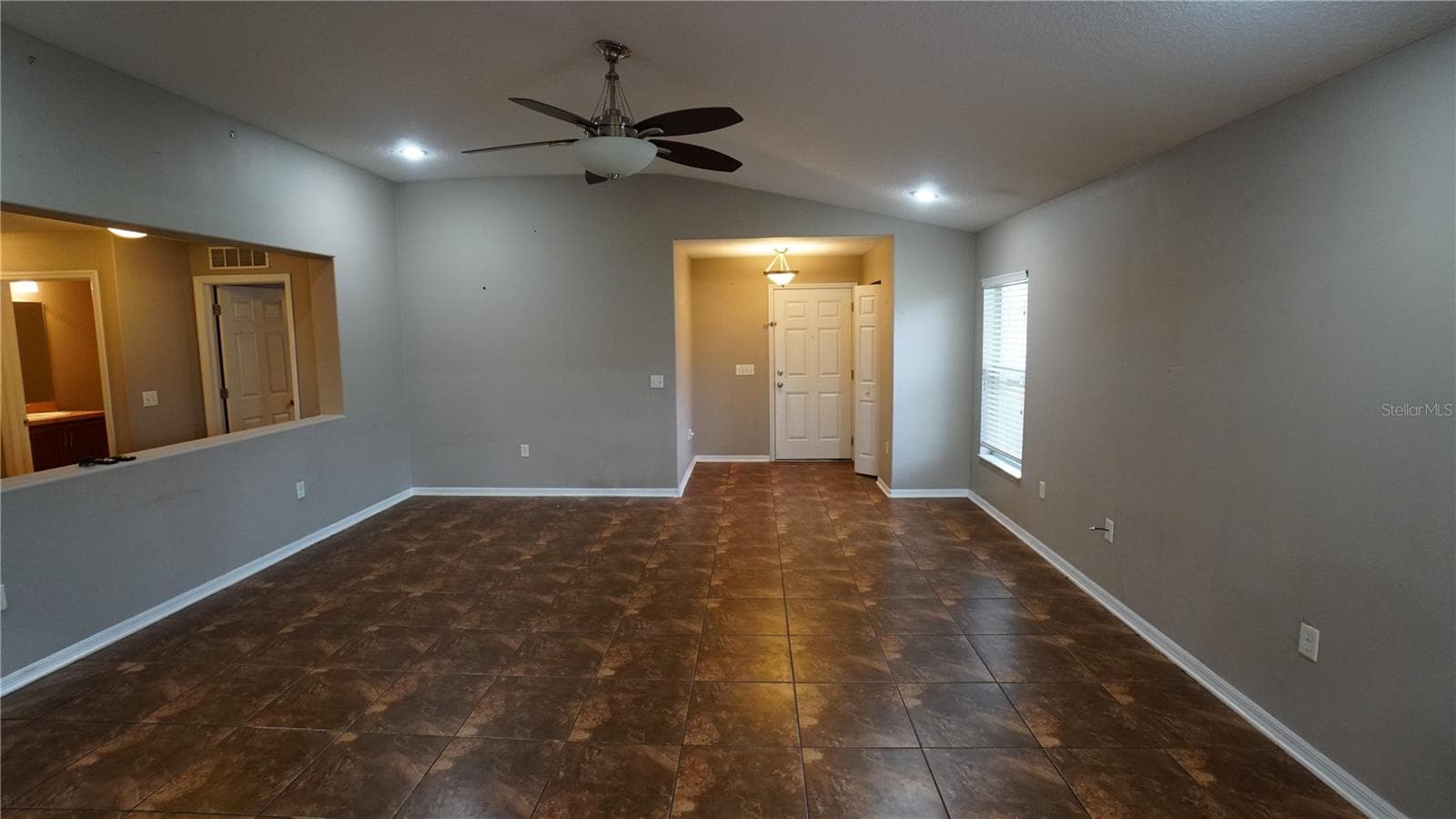 Single Family Residence at 5204 MOON SHELL DR, APOLLO BEACH, photo 10 of 23
