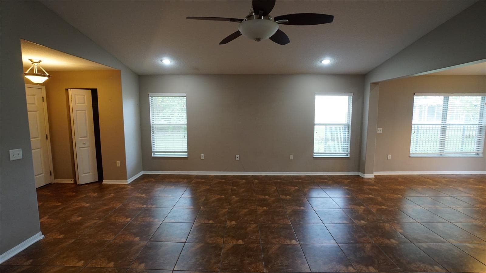 Single Family Residence at 5204 MOON SHELL DR, APOLLO BEACH, photo 11 of 23