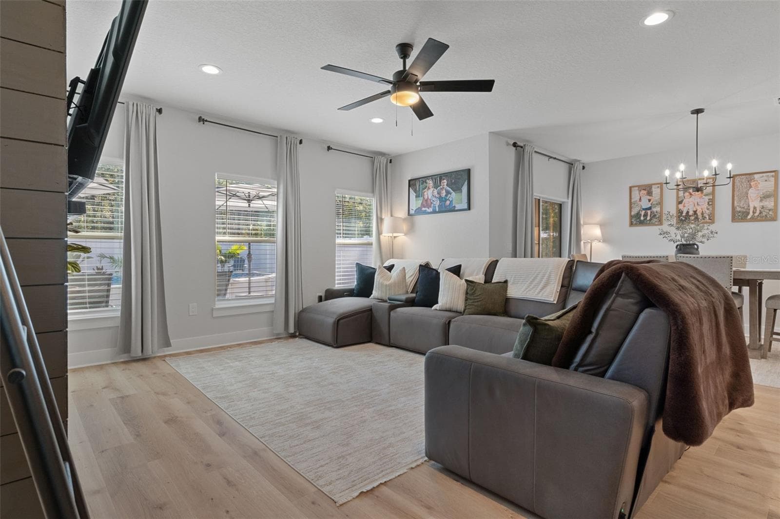 Living Room - 16204 MALDEN RD, WEEKI WACHEE