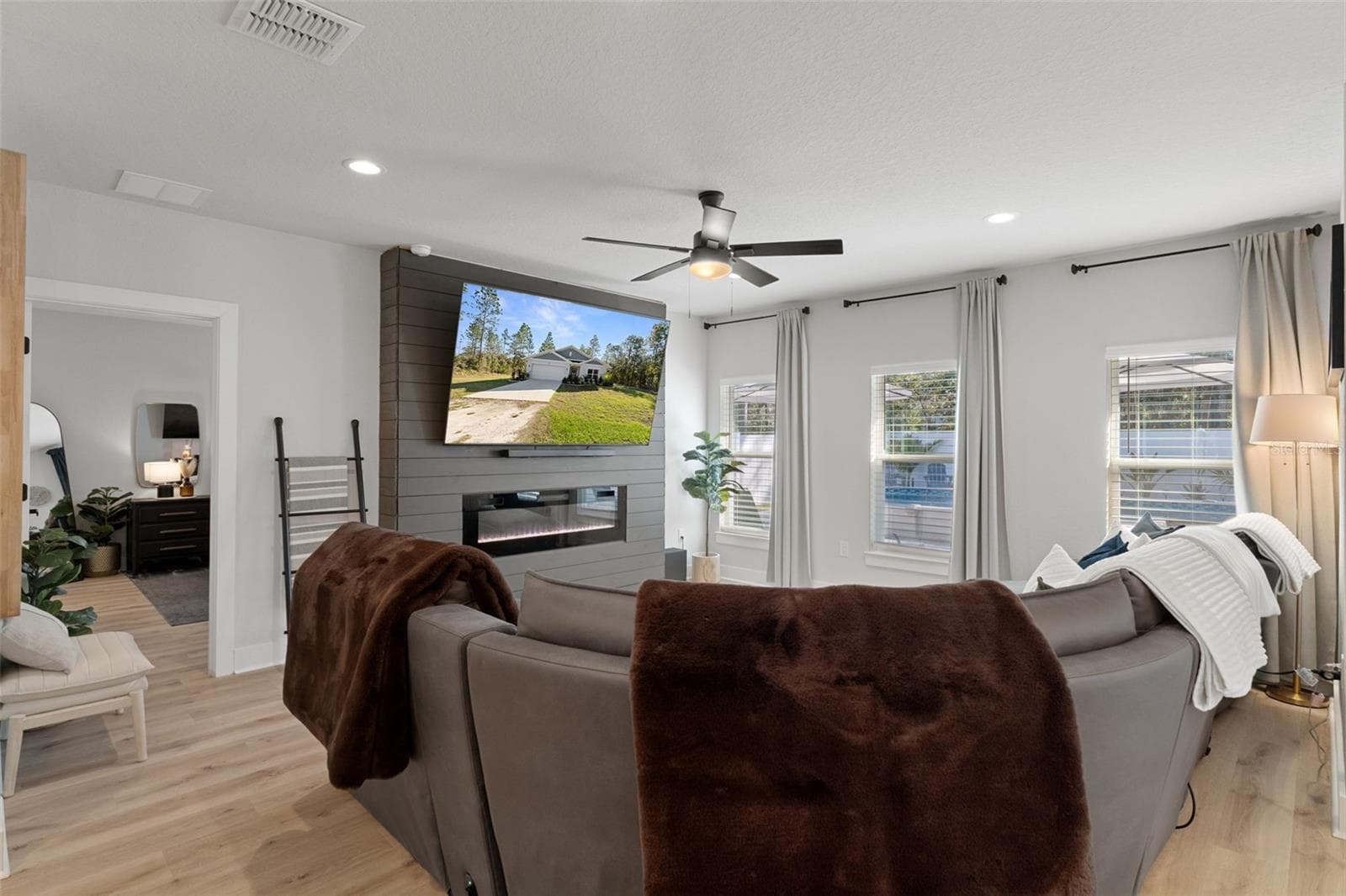 Single Family Residence at 16204 MALDEN RD, WEEKI WACHEE, photo 9 of 48