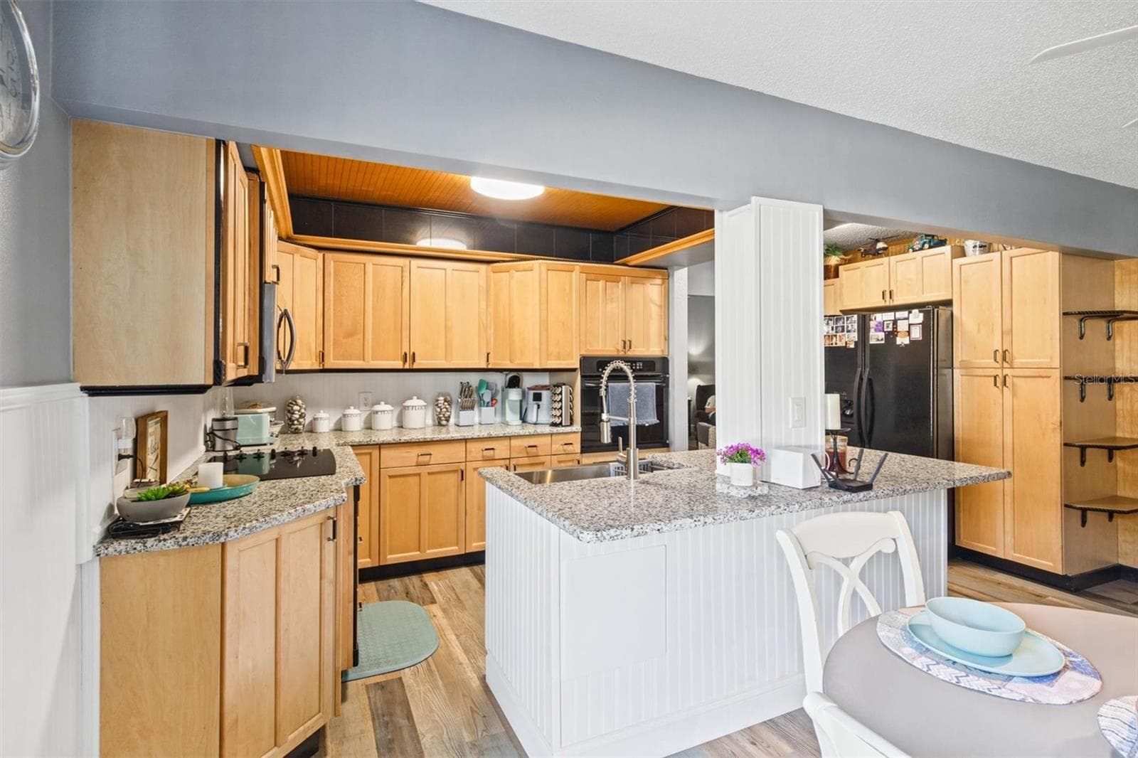 Island Kitchen - Updated Cabinets - 273 MARIPOSA ST, WINTER HAVEN