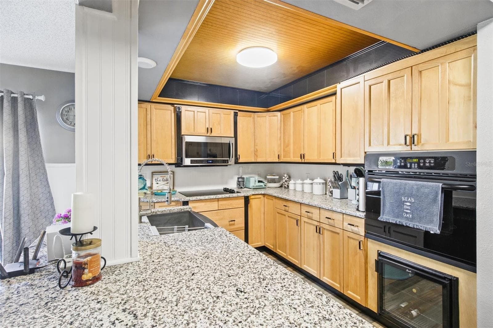 Kitchen - Granite Countertops - 273 MARIPOSA ST, WINTER HAVEN