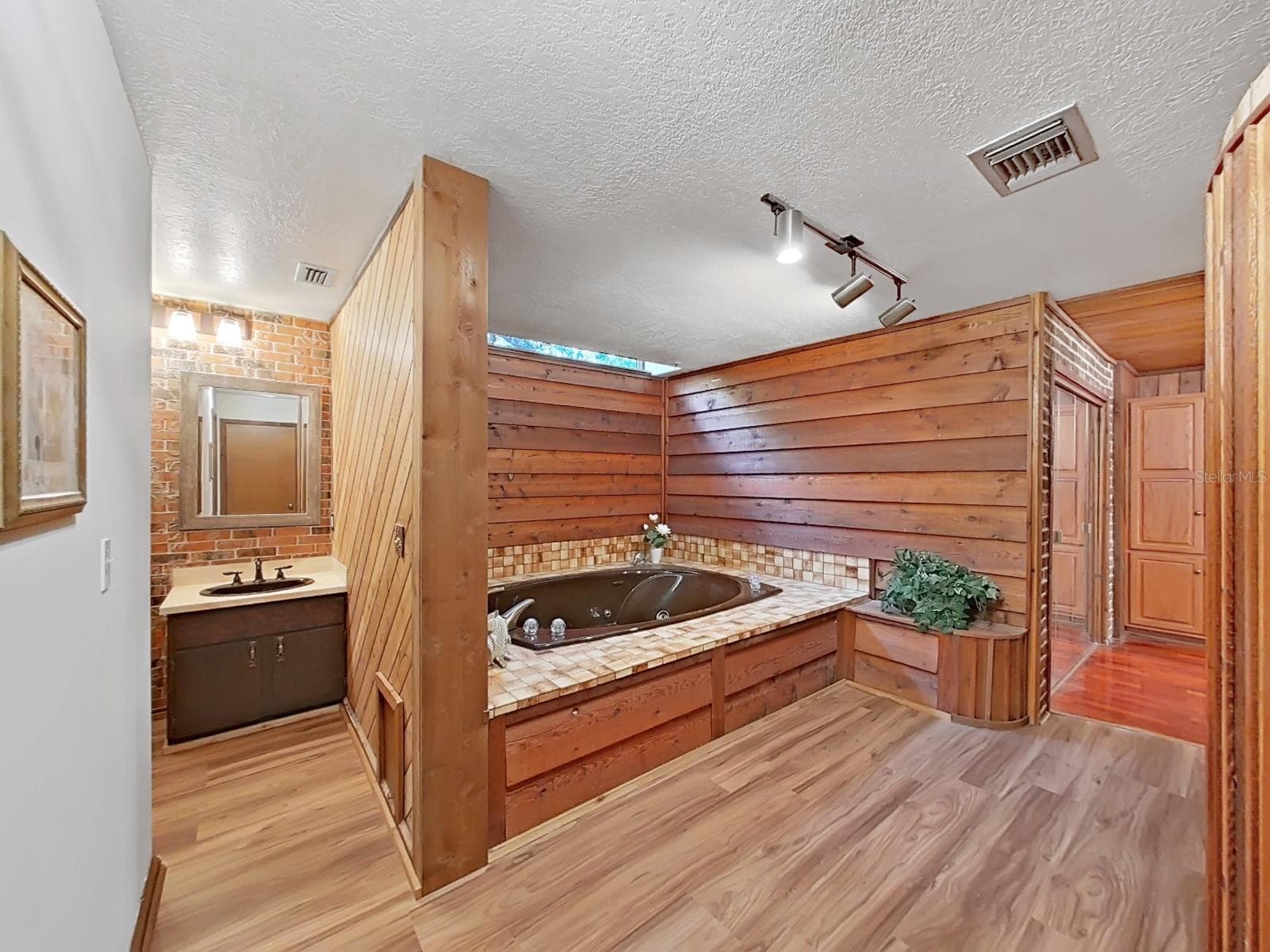 Single Family Residence at 3055 OAK CREEK DR N, CLEARWATER, photo 26 of 58