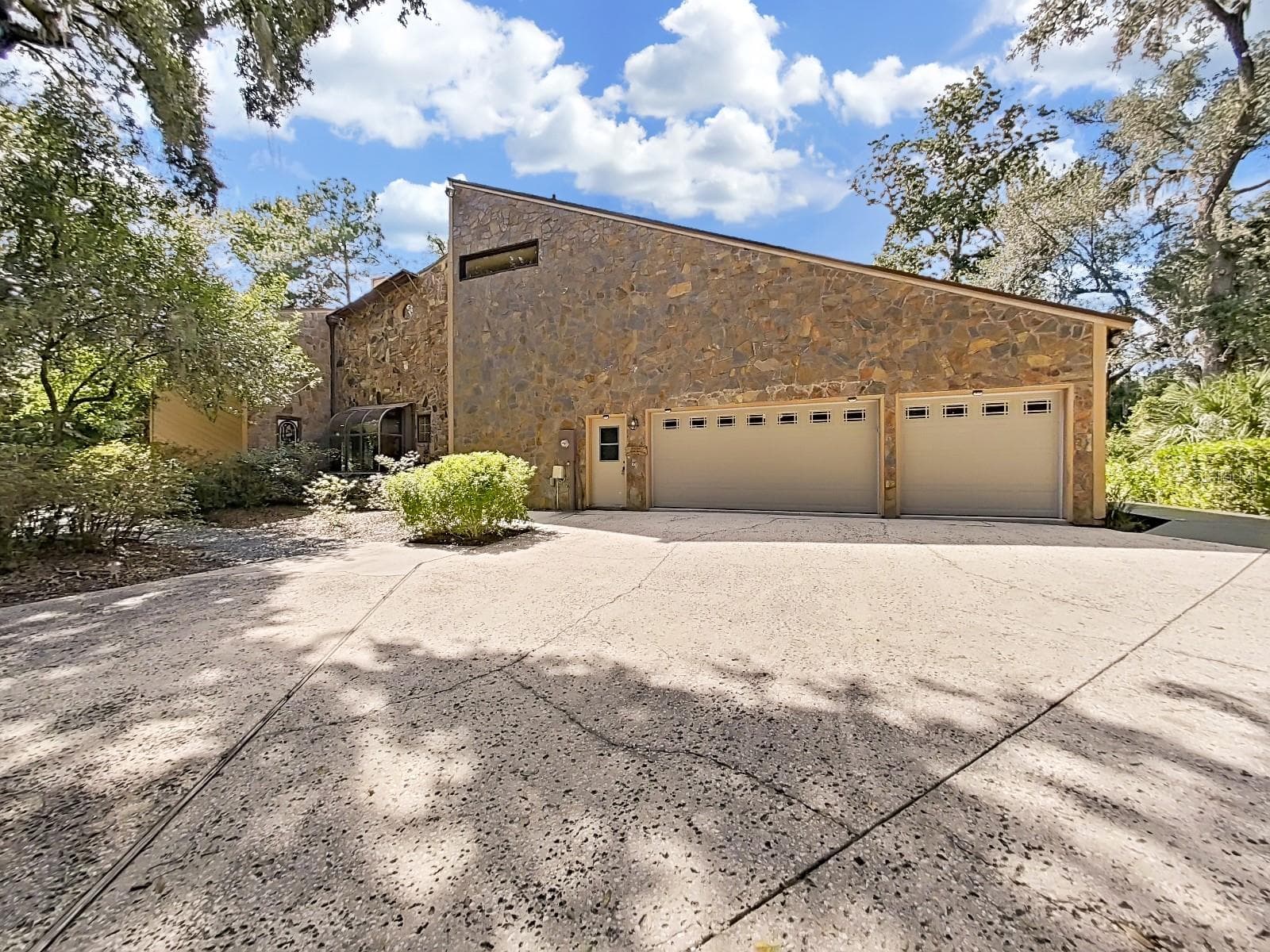 Single Family Residence at 3055 OAK CREEK DR N, CLEARWATER, photo 38 of 58