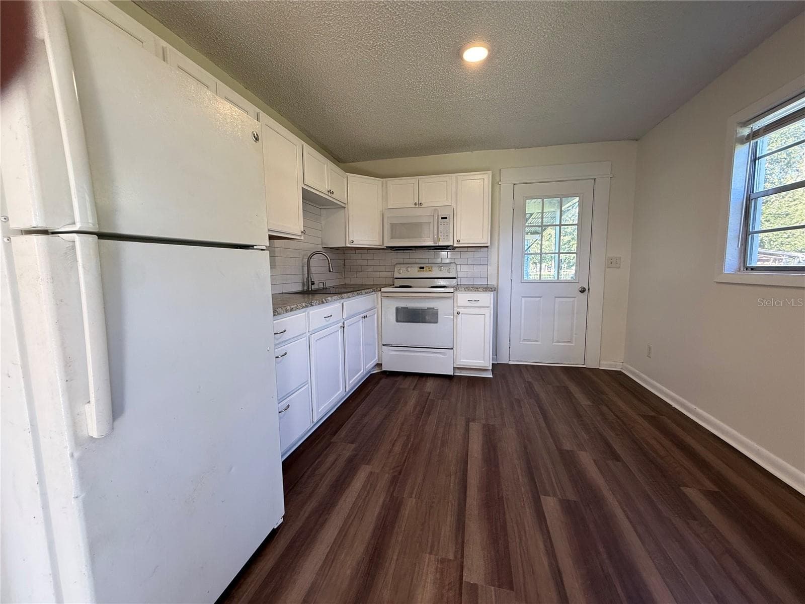 Single Family Residence at 7615 CHASE RD, LAKELAND, photo 2 of 17