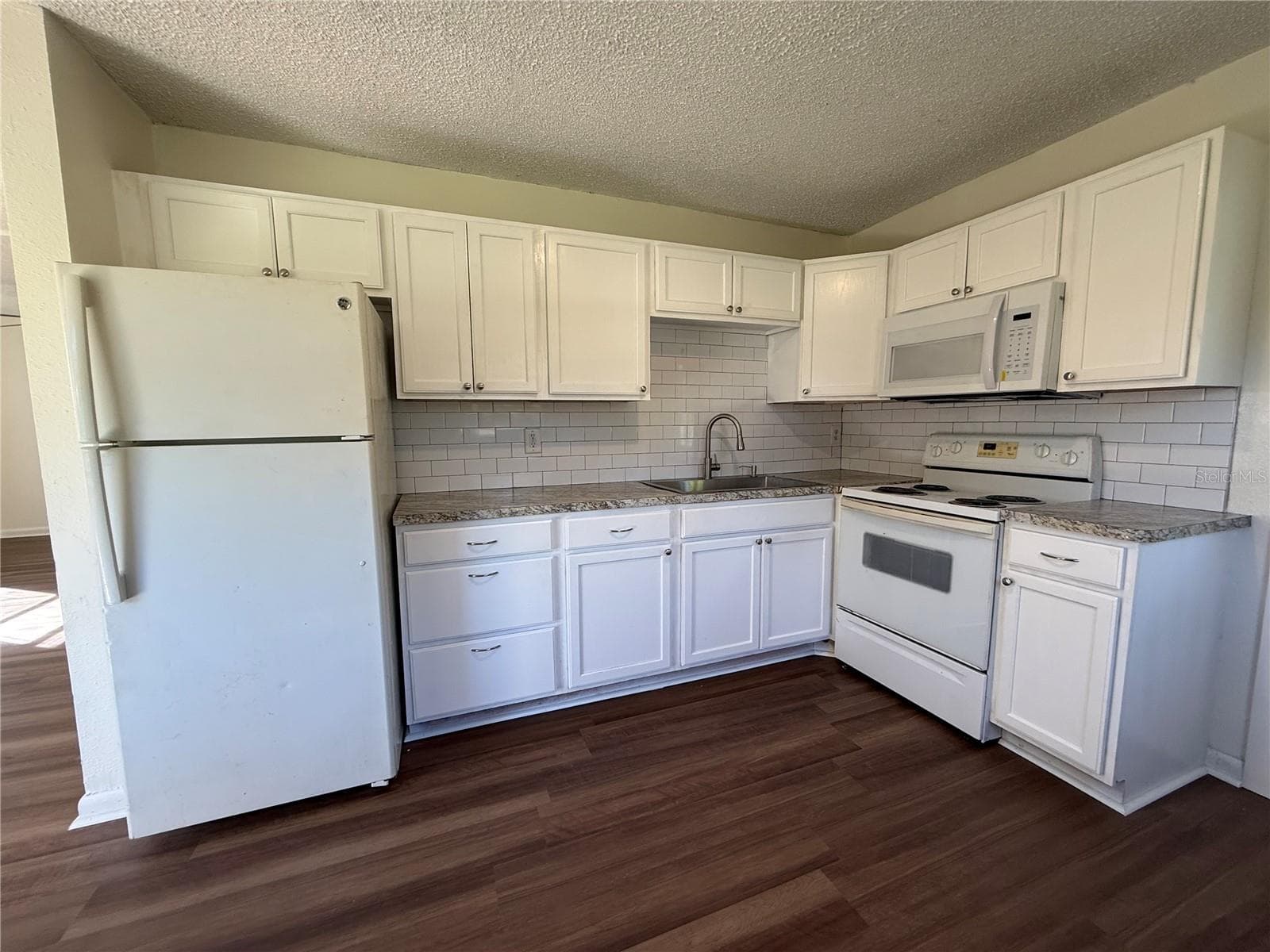 Single Family Residence at 7615 CHASE RD, LAKELAND, photo 4 of 17