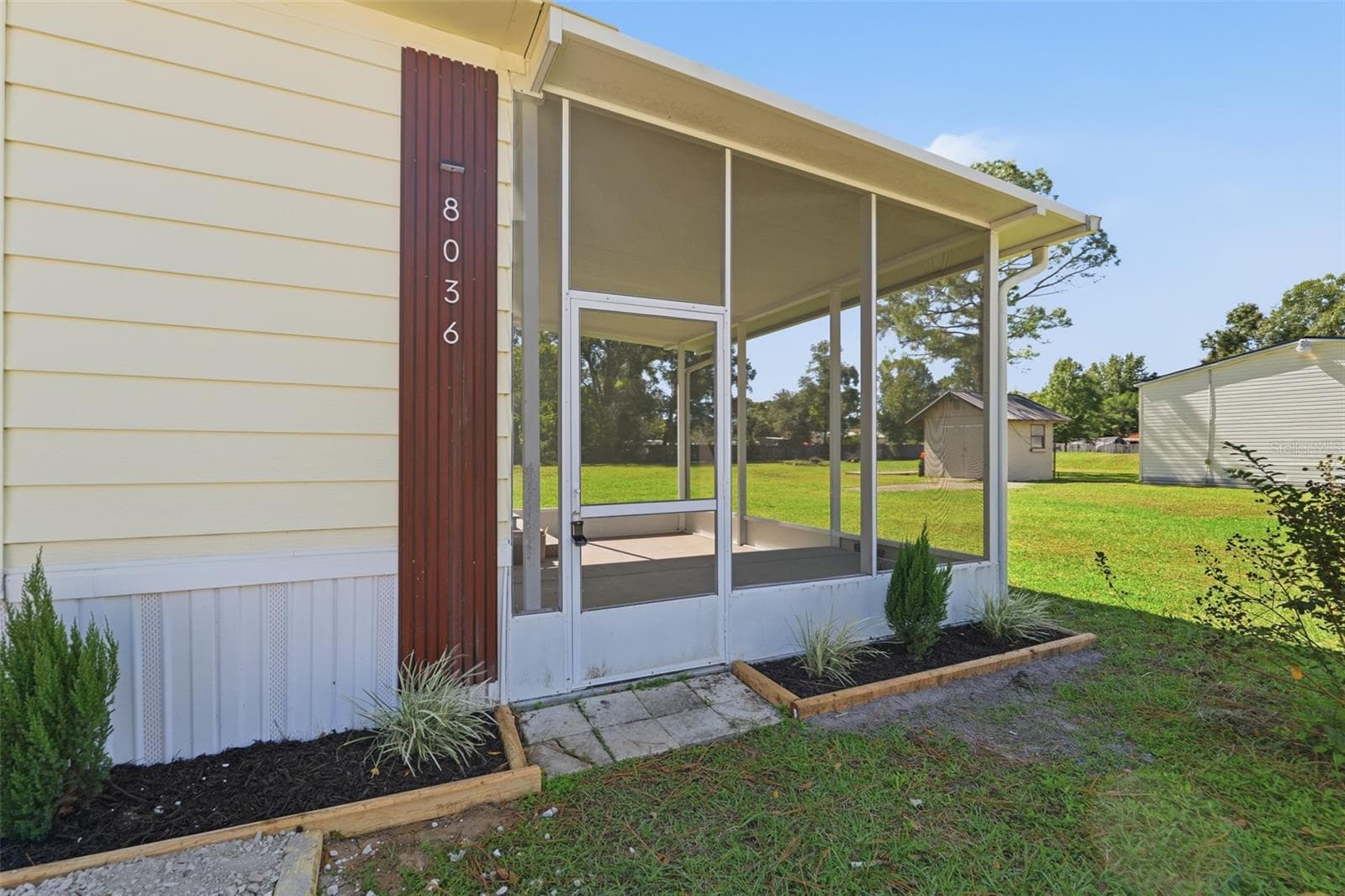 Manufactured Home at 8036 S MEADOWVIEW CIR, TAMPA, photo 4 of 32
