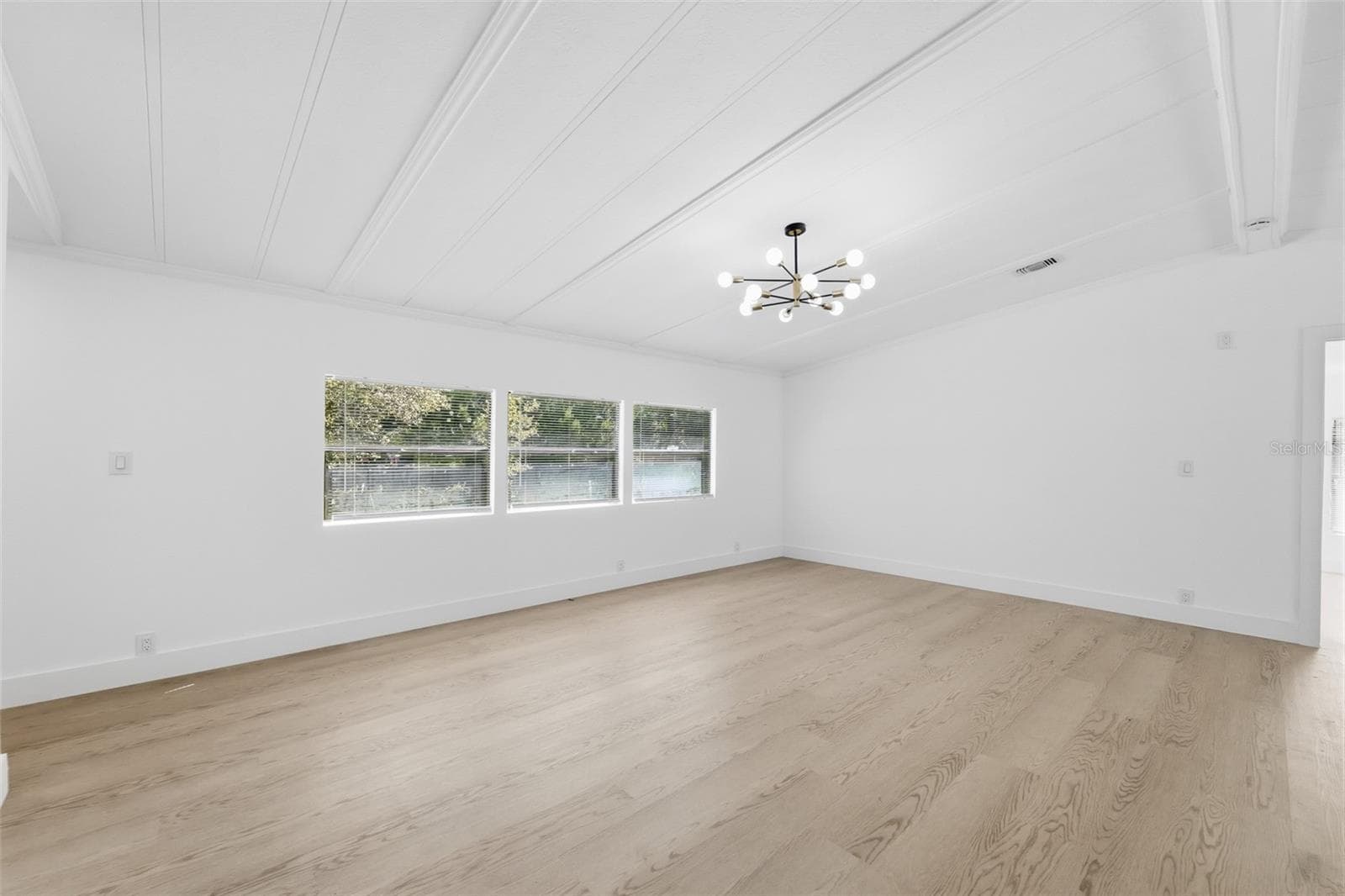 Manufactured Home at 8036 S MEADOWVIEW CIR, TAMPA, photo 6 of 32