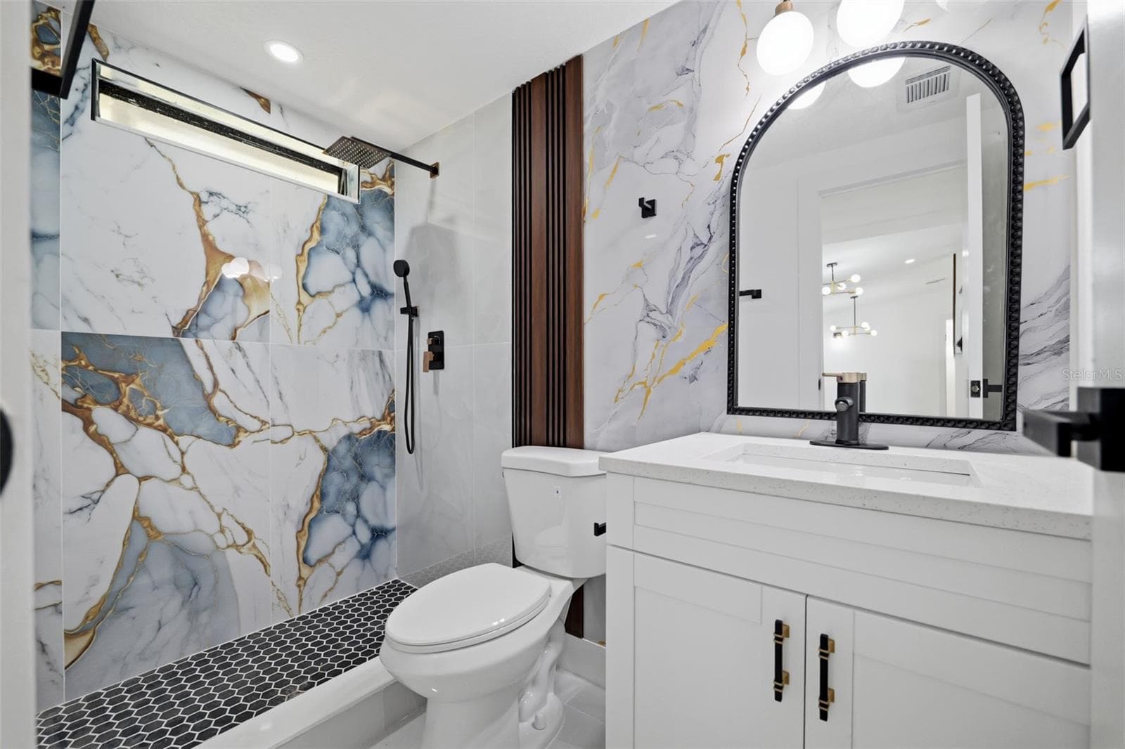Manufactured Home at 8036 S MEADOWVIEW CIR, TAMPA, photo 11 of 32