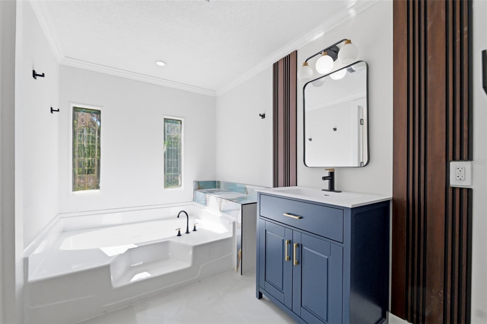 Manufactured Home at 8036 S MEADOWVIEW CIR, TAMPA, photo 16 of 32