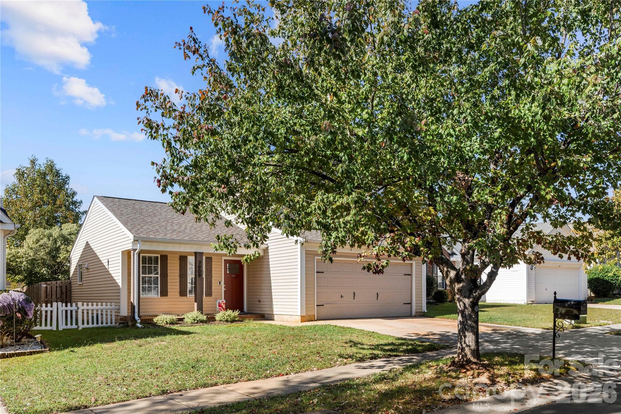 Single Family Residence at 7909 Paper Birch Road, Charlotte, photo 2 of 23