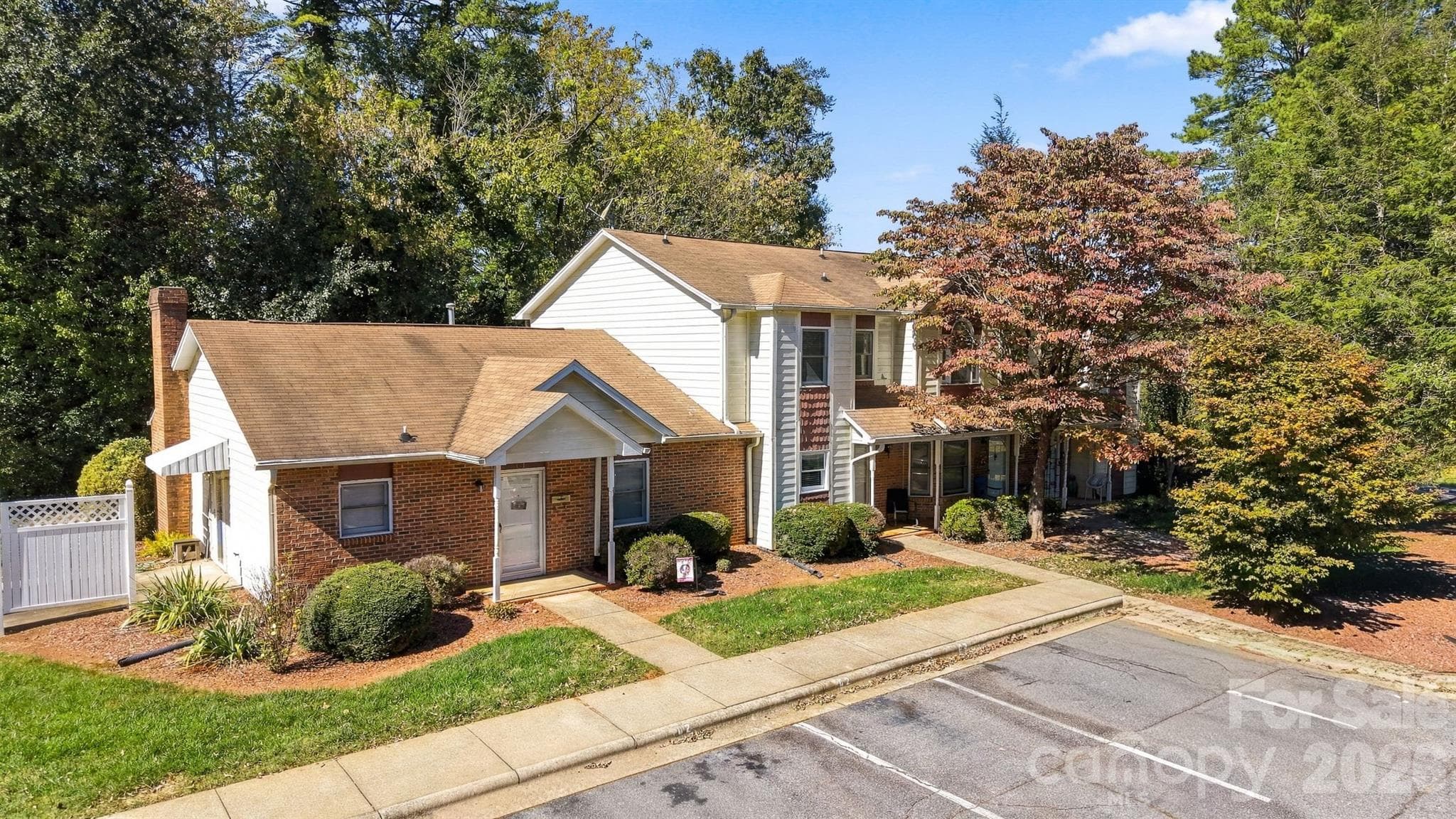 Townhouse at 605 8th Avenue SW, Conover