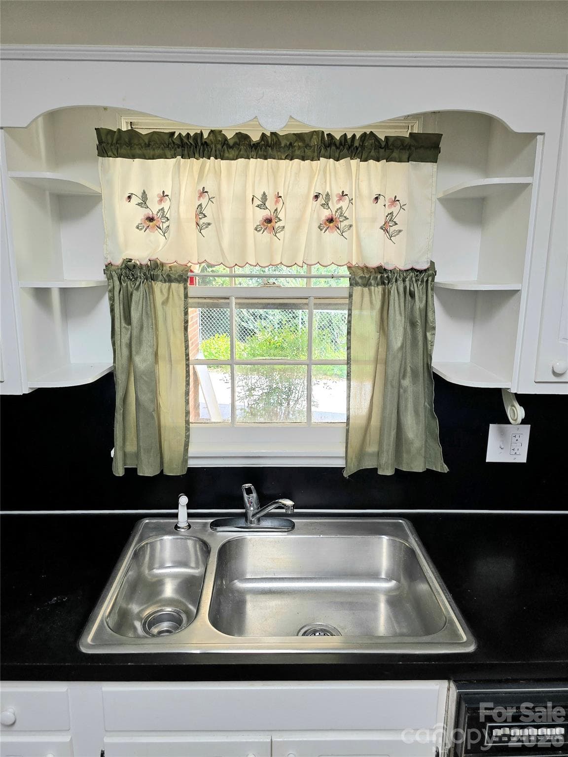 stylish double basin stainless steel sink - 112 Wendover Drive, Lincolnton