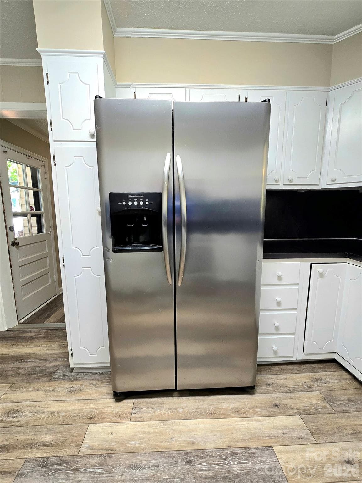 stainless side by side refrigerator with ice and water hook up - 112 Wendover Drive, Lincolnton
