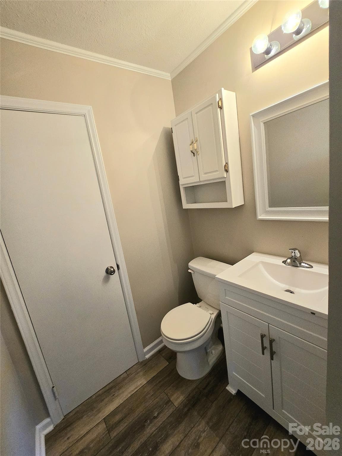 half bath in hallway with Jack and Jill access to full bath on other side of that door. - 112 Wendover Drive, Lincolnton