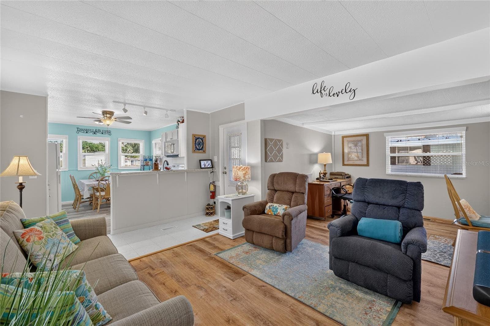 Living room/ Dinette - 565 TAMMI DR, LEESBURG
